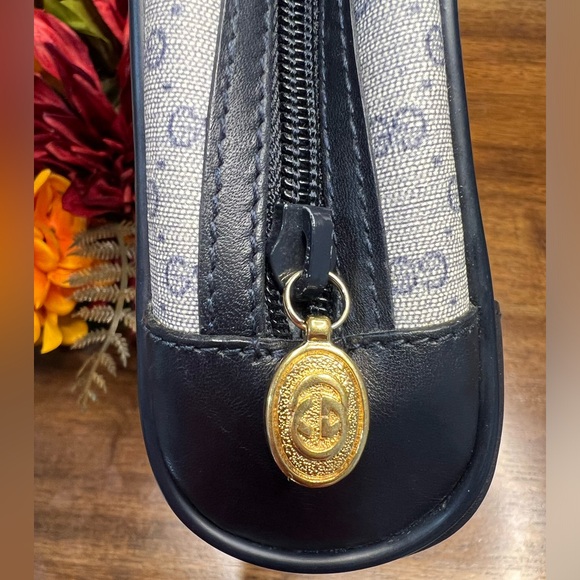 Authentic Gucci Micro GG Vintage Clutch - EUC - Picture 4 of 9